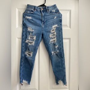Short mom jean light blue wash ripped